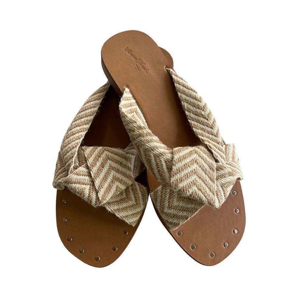 Woman’s Universal Thread Louise Chevron Print Knotted Slide Sandal Tan Size 6